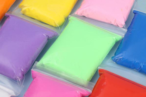 色差儀測(cè)量彩泥顏色保持其顏色外觀的一致性